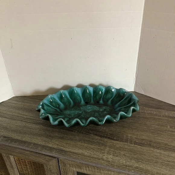 Vintage  Blue Mountain Pottery Ruffle Bowl - Picture 2 of 11
